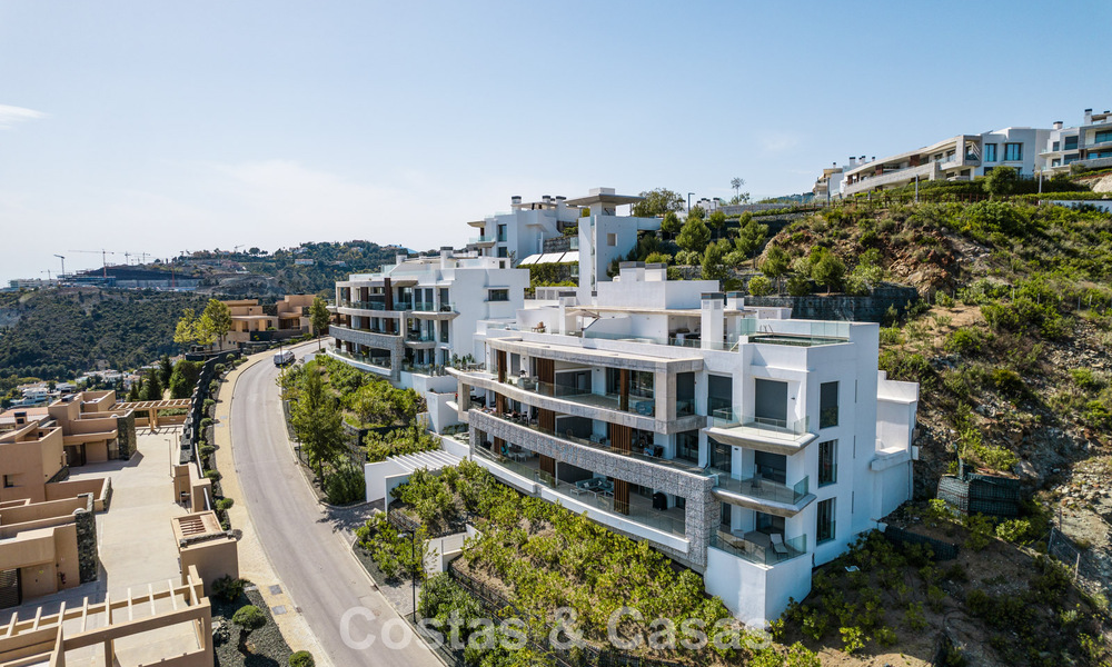 Ático de lujo luminoso y contemporáneo en venta con vistas al mar en las colinas de La Quinta Resort en Marbella - Benahavís 797723