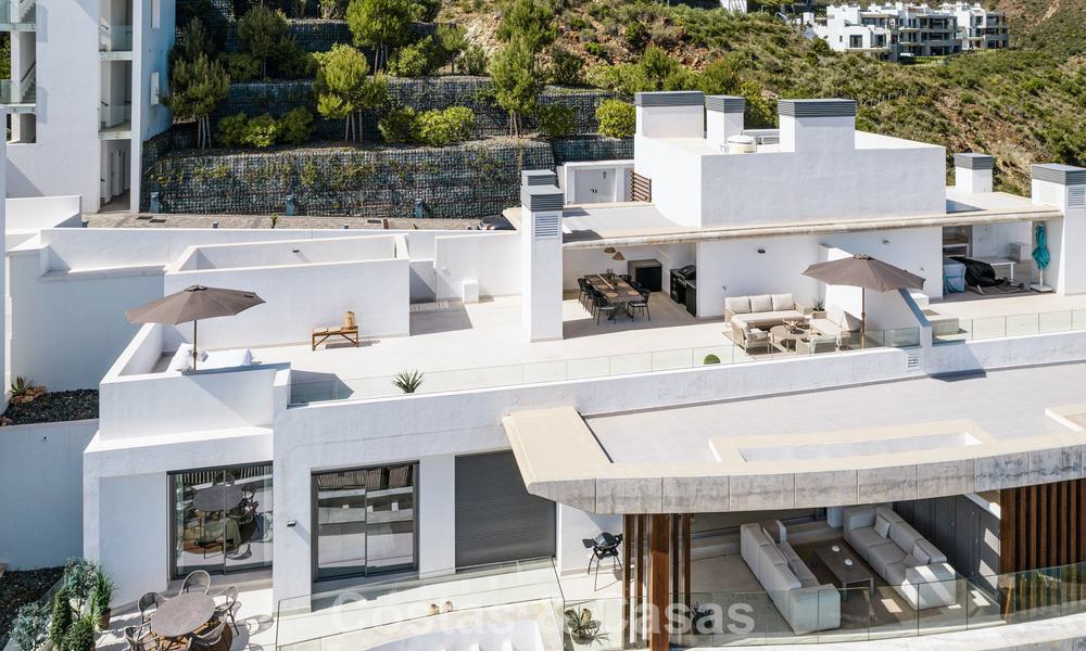 Ático de lujo luminoso y contemporáneo en venta con vistas al mar en las colinas de La Quinta Resort en Marbella - Benahavís 797724