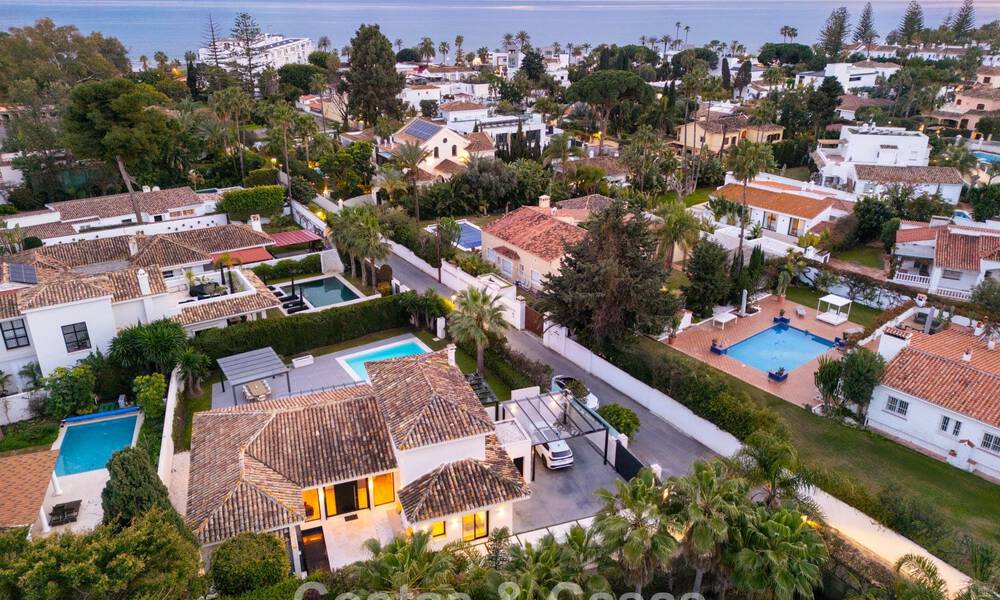 Villa contemporánea de estilo mediterráneo en venta a poca distancia de la playa y de los servicios de San Pedro, Marbella 797875