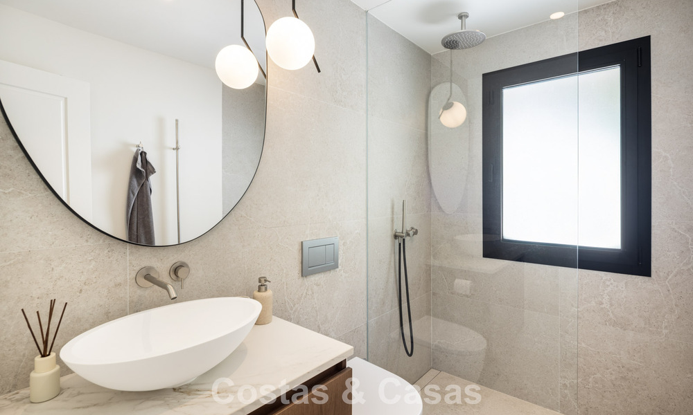 Villa contemporánea de estilo mediterráneo en venta a poca distancia de la playa y de los servicios de San Pedro, Marbella 797881