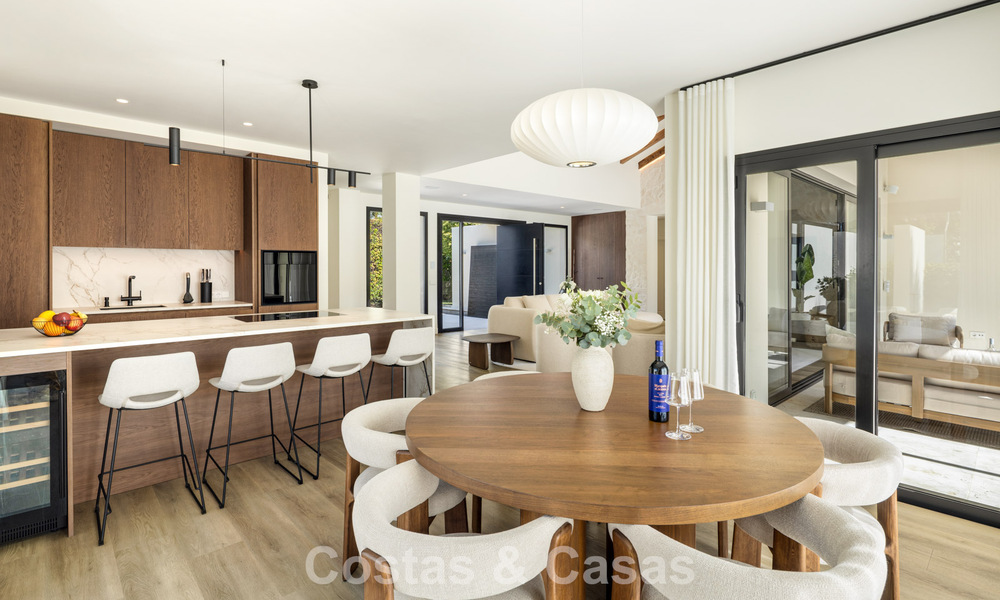 Villa contemporánea de estilo mediterráneo en venta a poca distancia de la playa y de los servicios de San Pedro, Marbella 797893