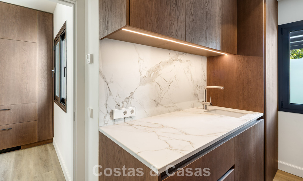 Villa contemporánea de estilo mediterráneo en venta a poca distancia de la playa y de los servicios de San Pedro, Marbella 797895