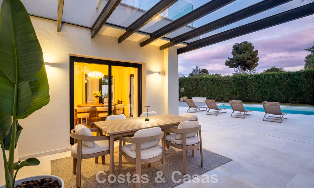 Villa contemporánea de estilo mediterráneo en venta a poca distancia de la playa y de los servicios de San Pedro, Marbella 797906