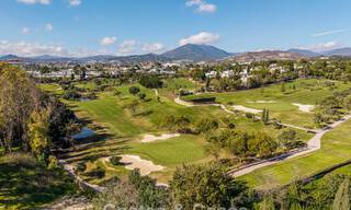Adosado renovado moderno en venta, en Aloha rodeado de campos de golf en Nueva Andalucía, Marbella 797909 