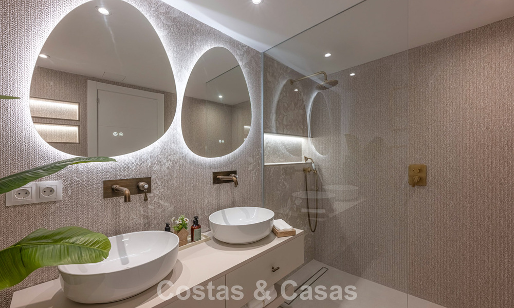 Adosado renovado moderno en venta, en Aloha rodeado de campos de golf en Nueva Andalucía, Marbella 797910