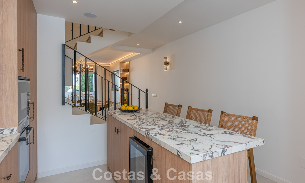 Adosado renovado moderno en venta, en Aloha rodeado de campos de golf en Nueva Andalucía, Marbella 797917