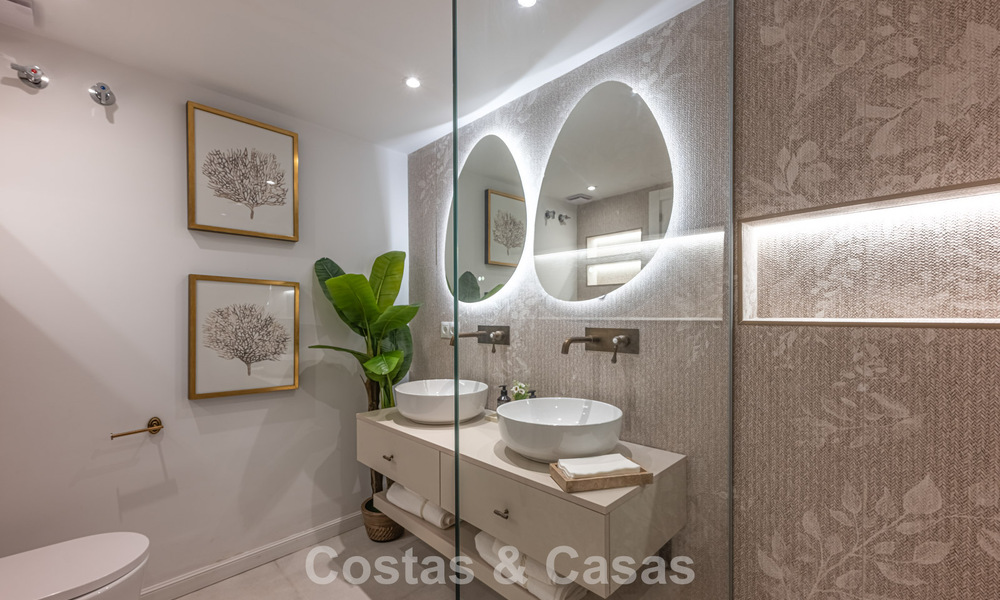 Adosado renovado moderno en venta, en Aloha rodeado de campos de golf en Nueva Andalucía, Marbella 797927