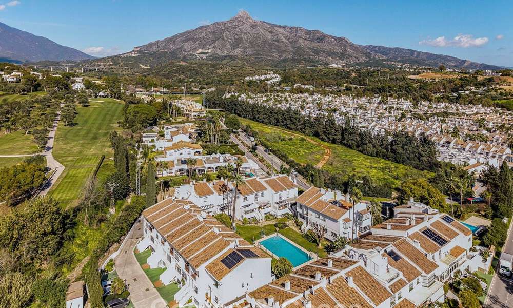 Adosado renovado moderno en venta, en Aloha rodeado de campos de golf en Nueva Andalucía, Marbella 797928