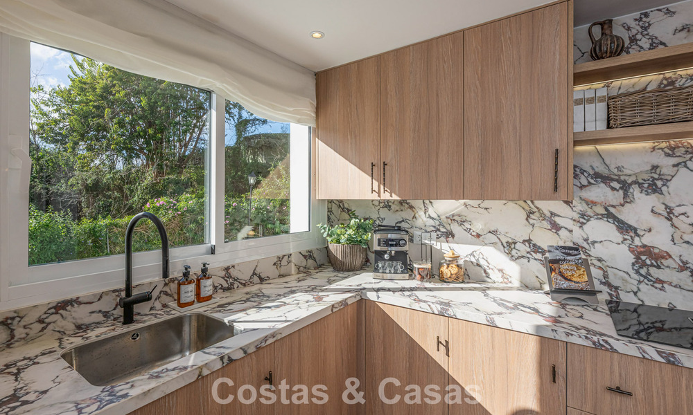 Adosado renovado moderno en venta, en Aloha rodeado de campos de golf en Nueva Andalucía, Marbella 797930