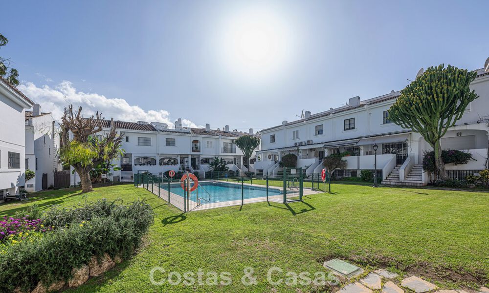 Adosado renovado moderno en venta, en Aloha rodeado de campos de golf en Nueva Andalucía, Marbella 797931