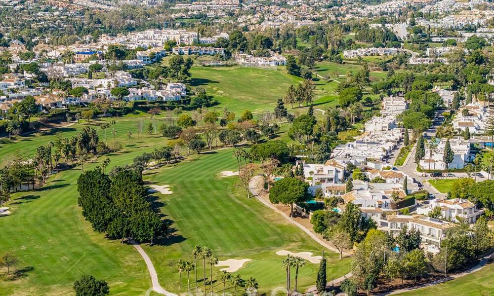 Adosado renovado moderno en venta, en Aloha rodeado de campos de golf en Nueva Andalucía, Marbella 797933