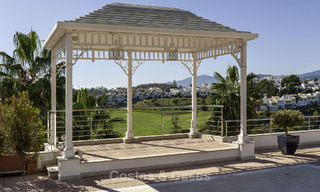 Adosado renovado moderno en venta, en Aloha rodeado de campos de golf en Nueva Andalucía, Marbella 798052 