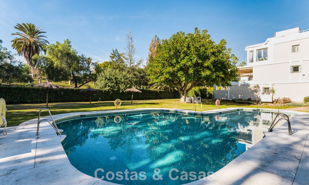 Elegante apartamento en planta baja reformado en venta en un prestigioso campo de golf en La Quinta, Benahavís - Marbella 797941