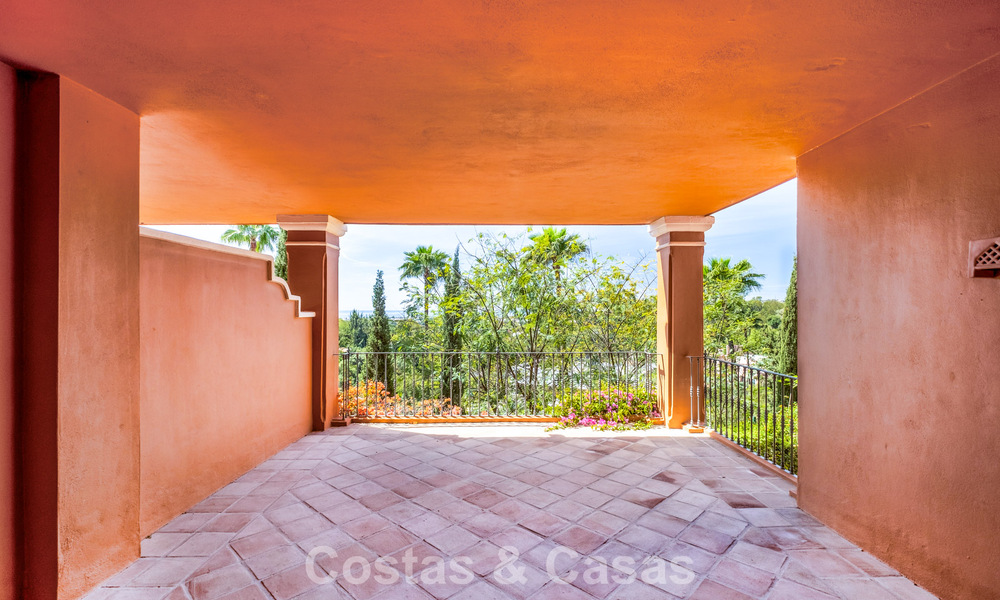 Amplio apartamento de 2 dormitorios con vistas al mar en venta en Marbella - Benahavís 797966