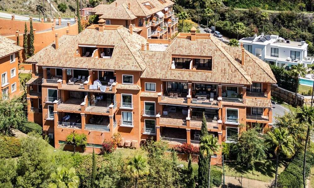 Amplio apartamento de 2 dormitorios con vistas al mar en venta en Marbella - Benahavís 797970