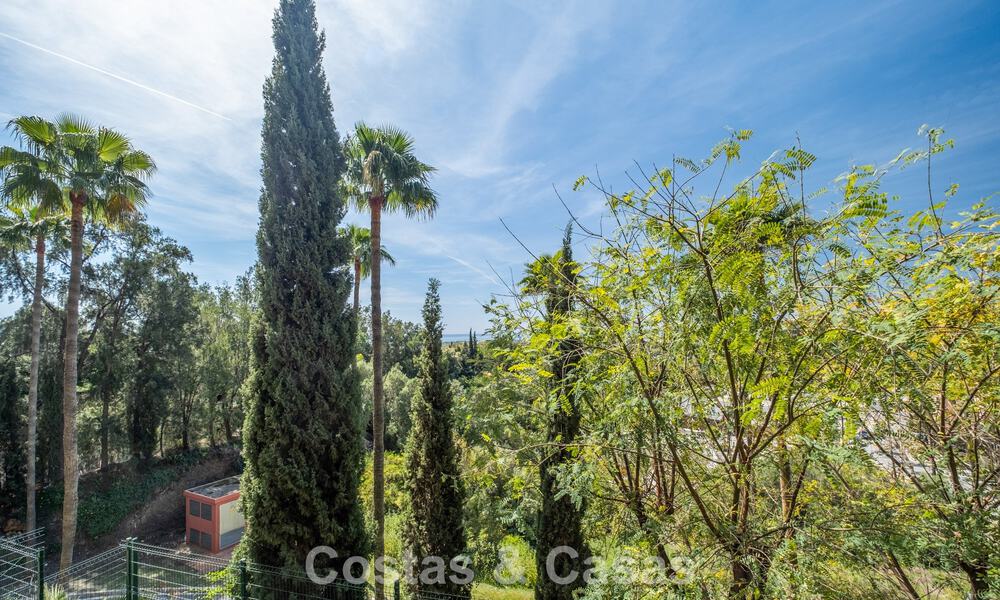 Amplio apartamento de 2 dormitorios con vistas al mar en venta en Marbella - Benahavís 797971