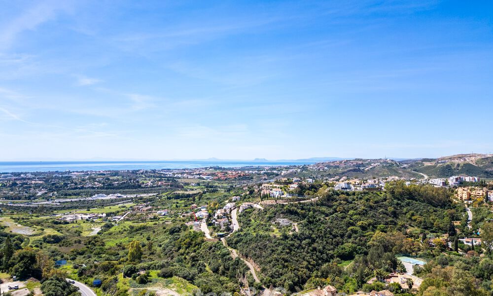 Amplio apartamento de 2 dormitorios con vistas al mar en venta en Marbella - Benahavís 797972
