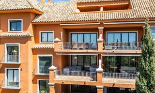 Amplio apartamento de 2 dormitorios con vistas al mar en venta en Marbella - Benahavís 797973 