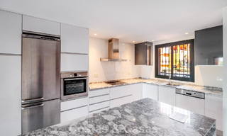 Amplio apartamento de 2 dormitorios con vistas al mar en venta en Marbella - Benahavís 797974 