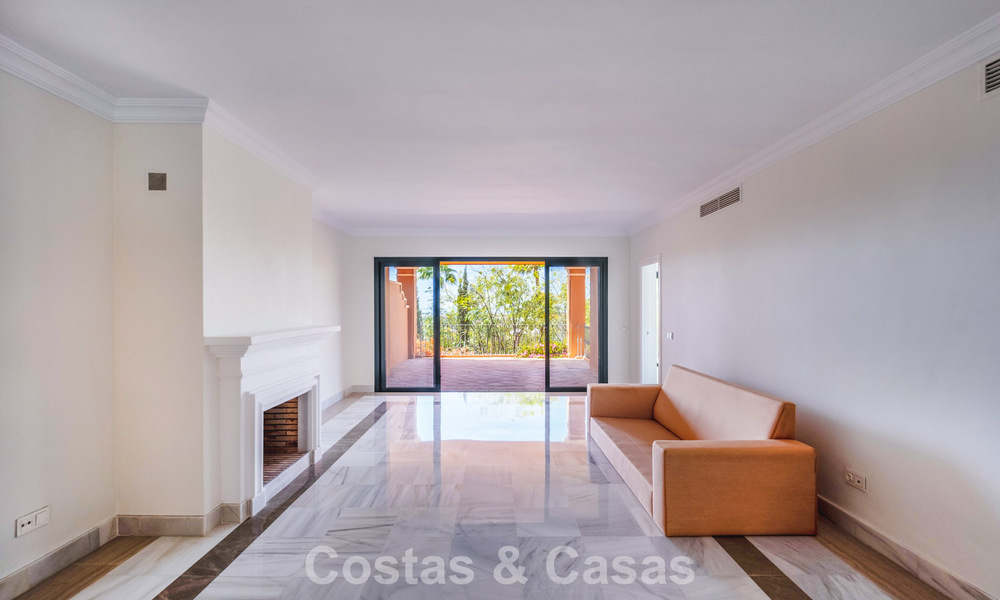 Amplio apartamento de 2 dormitorios con vistas al mar en venta en Marbella - Benahavís 797976