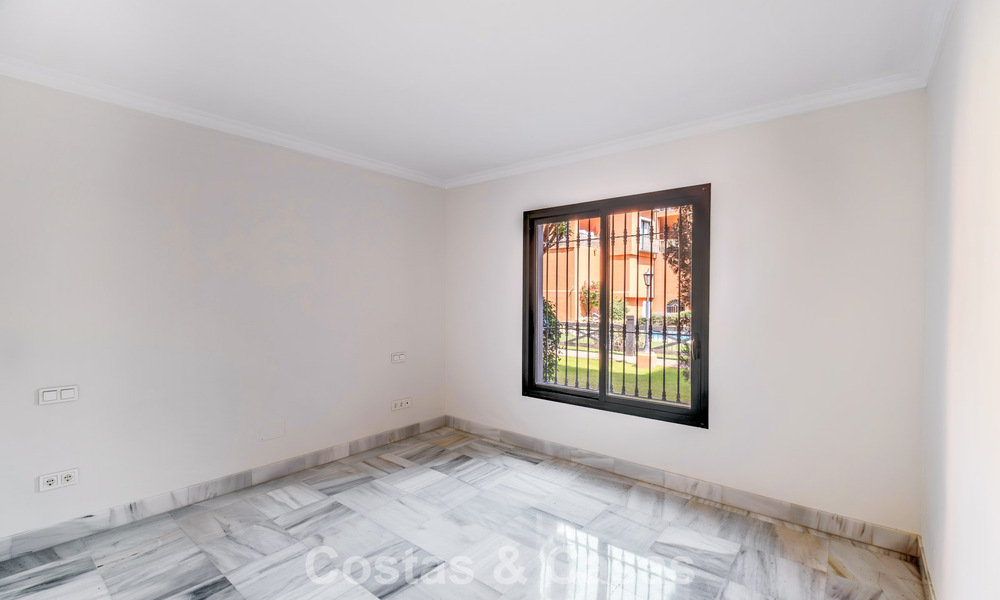 Amplio apartamento de 2 dormitorios con vistas al mar en venta en Marbella - Benahavís 797978