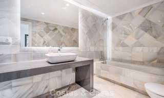 Amplio apartamento de 2 dormitorios con vistas al mar en venta en Marbella - Benahavís 797979 