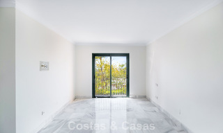 Amplio apartamento de 2 dormitorios con vistas al mar en venta en Marbella - Benahavís 797982 