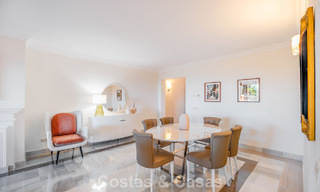 Amplio apartamento de lujo listo para entrar a vivir con vistas al mar en venta en Marbella - Benahavís 798150 