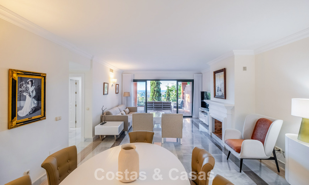 Amplio apartamento de lujo listo para entrar a vivir con vistas al mar en venta en Marbella - Benahavís 798152