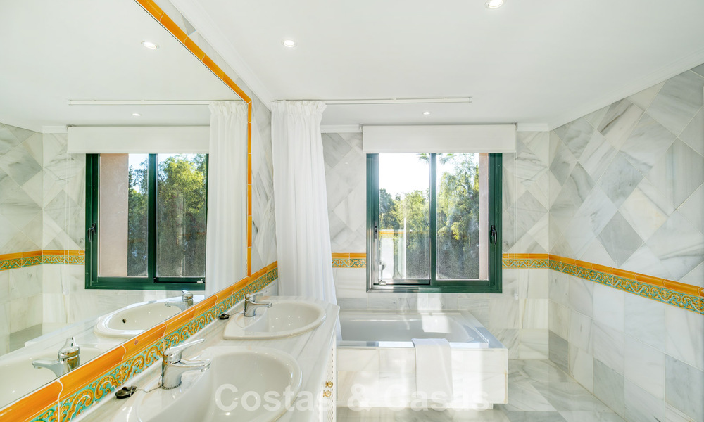 Amplio apartamento de lujo listo para entrar a vivir con vistas al mar en venta en Marbella - Benahavís 798162