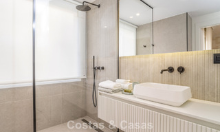 Amplio apartamento moderno de 4 dormitorios con vistas al mar en venta en Nueva Andalucía, Marbella 798221 