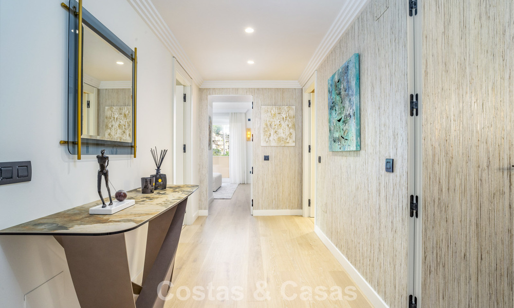 Amplio apartamento moderno de 4 dormitorios con vistas al mar en venta en Nueva Andalucía, Marbella 798226