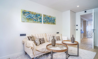 Amplio apartamento moderno de 4 dormitorios con vistas al mar en venta en Nueva Andalucía, Marbella 798228 