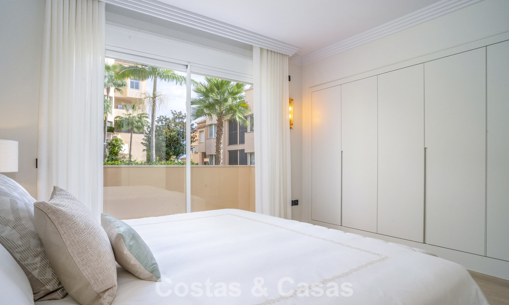 Amplio apartamento moderno de 4 dormitorios con vistas al mar en venta en Nueva Andalucía, Marbella 798229