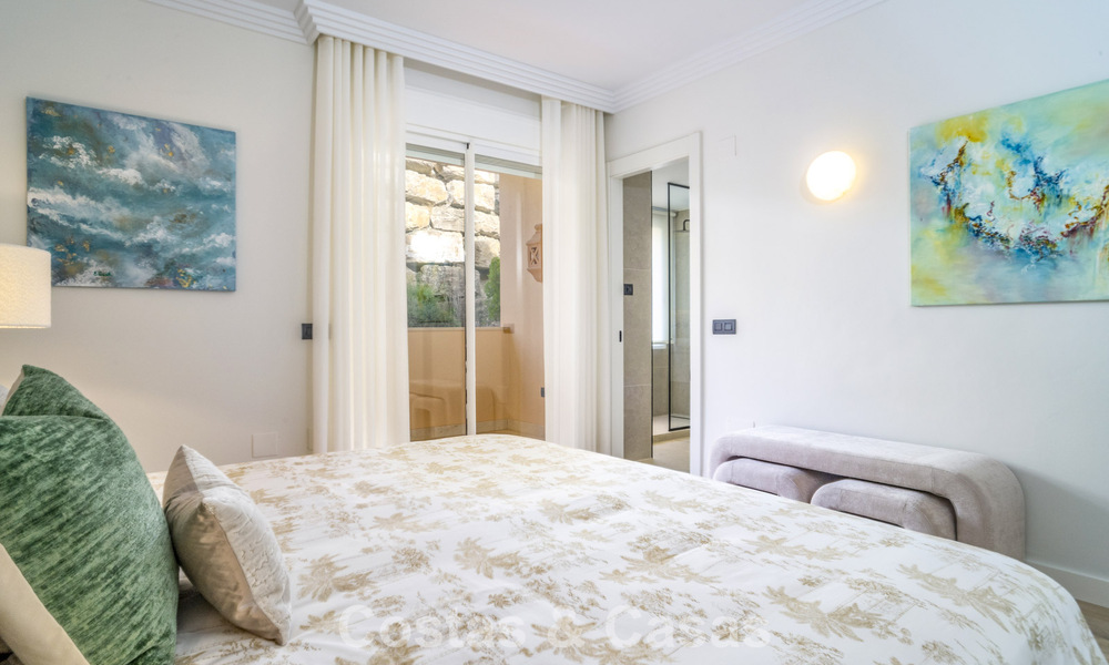 Amplio apartamento moderno de 4 dormitorios con vistas al mar en venta en Nueva Andalucía, Marbella 798235
