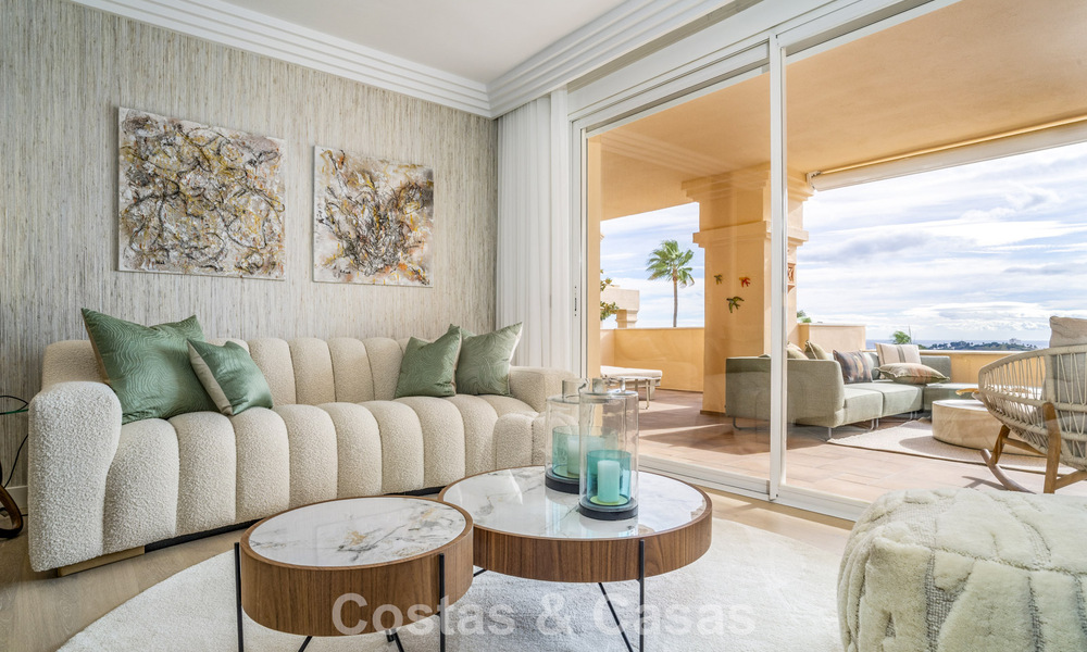 Amplio apartamento moderno de 4 dormitorios con vistas al mar en venta en Nueva Andalucía, Marbella 798237