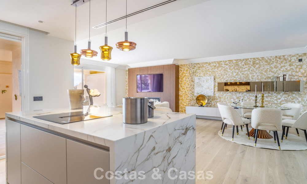 Amplio apartamento moderno de 4 dormitorios con vistas al mar en venta en Nueva Andalucía, Marbella 798242