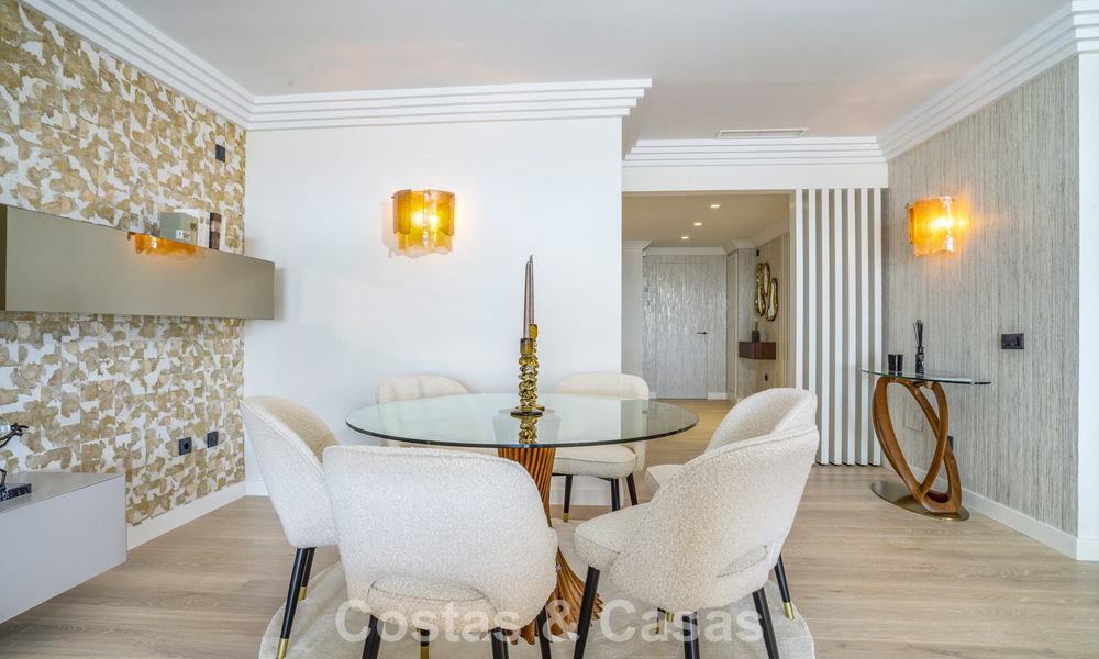 Amplio apartamento moderno de 4 dormitorios con vistas al mar en venta en Nueva Andalucía, Marbella 798247