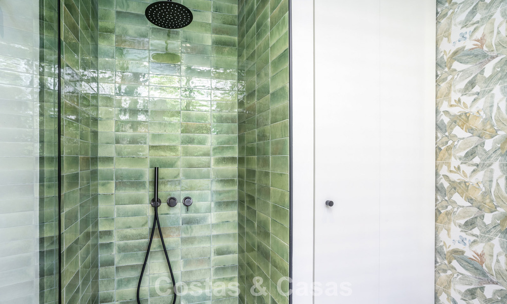 Amplio apartamento moderno de 4 dormitorios con vistas al mar en venta en Nueva Andalucía, Marbella 798254