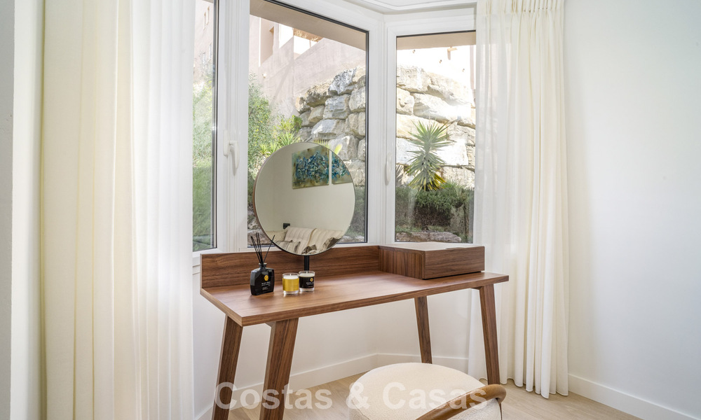 Amplio apartamento moderno de 4 dormitorios con vistas al mar en venta en Nueva Andalucía, Marbella 798257