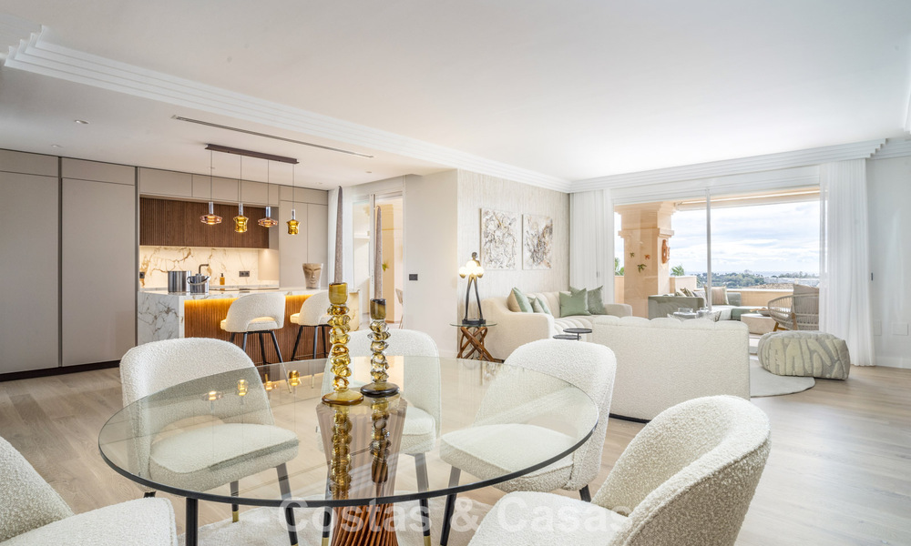 Amplio apartamento moderno de 4 dormitorios con vistas al mar en venta en Nueva Andalucía, Marbella 798265