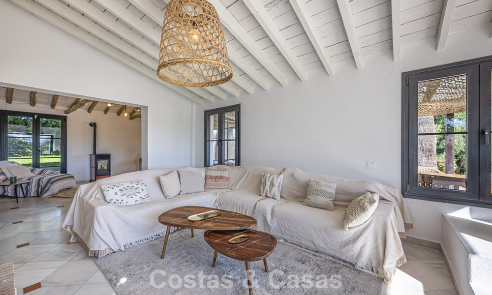 Encantadora villa rústica con confort moderno en venta en Guadalmina Alta, Marbella 798270