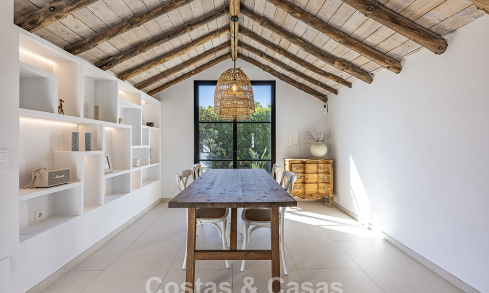 Encantadora villa rústica con confort moderno en venta en Guadalmina Alta, Marbella 798277