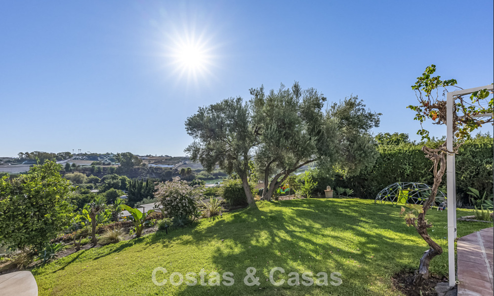 Encantadora villa rústica con confort moderno en venta en Guadalmina Alta, Marbella 798278