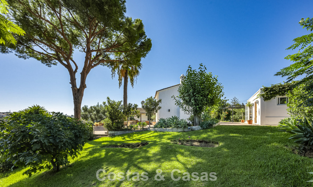 Encantadora villa rústica con confort moderno en venta en Guadalmina Alta, Marbella 798279