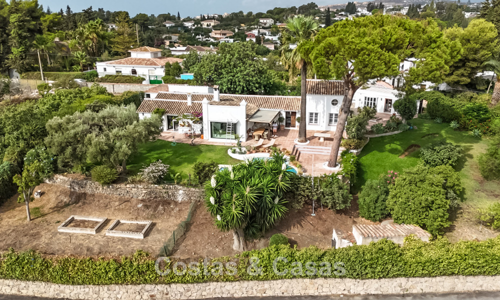 Encantadora villa rústica con confort moderno en venta en Guadalmina Alta, Marbella 798287