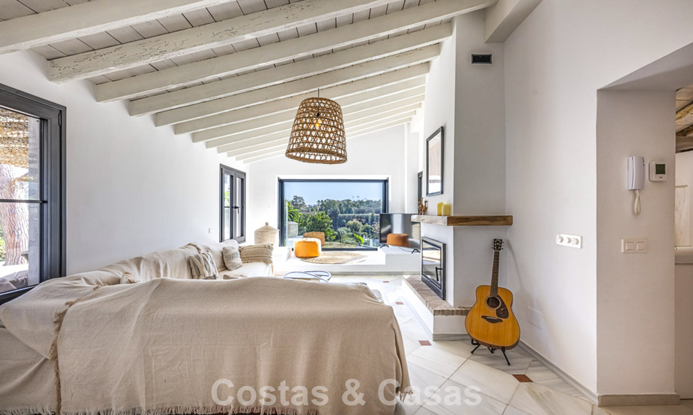 Encantadora villa rústica con confort moderno en venta en Guadalmina Alta, Marbella 798289