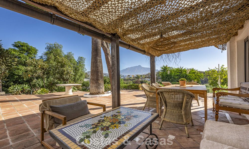 Encantadora villa rústica con confort moderno en venta en Guadalmina Alta, Marbella 798291