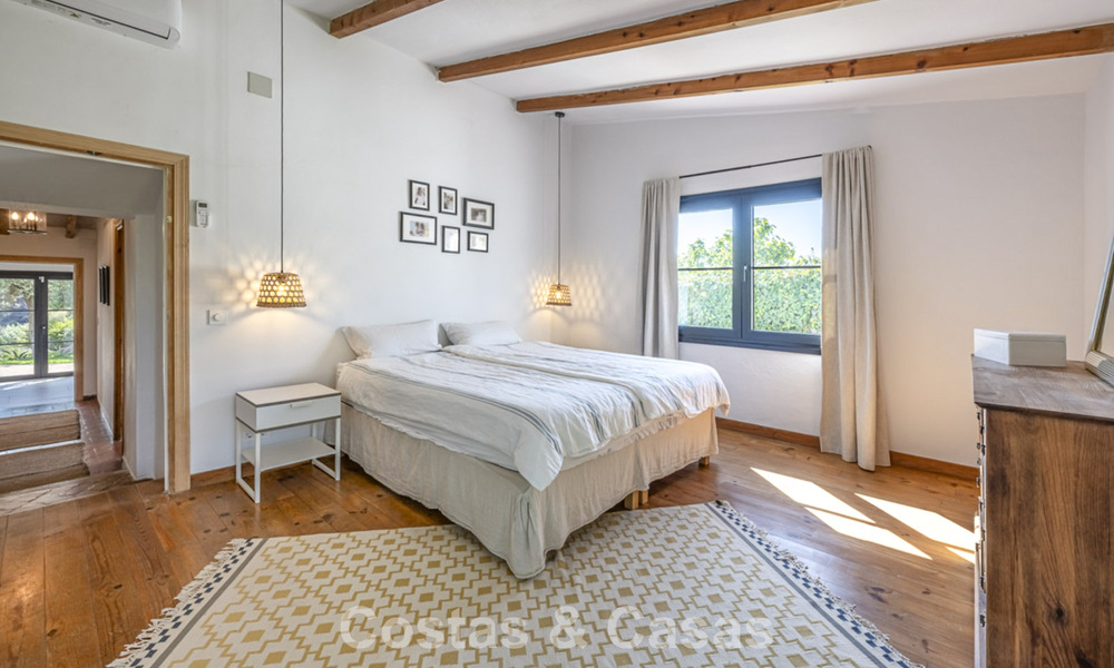 Encantadora villa rústica con confort moderno en venta en Guadalmina Alta, Marbella 798295