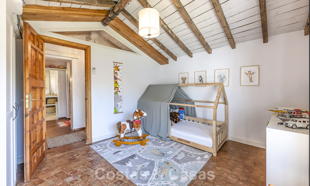 Encantadora villa rústica con confort moderno en venta en Guadalmina Alta, Marbella 798296